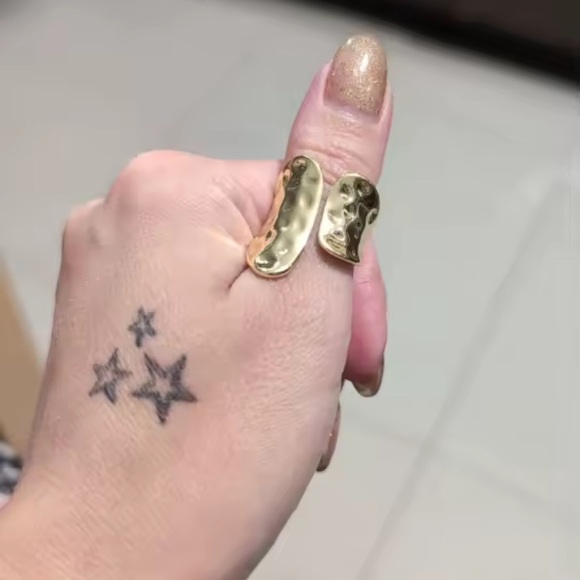 Sculpted Gold Ring - Picture 7 of 11
